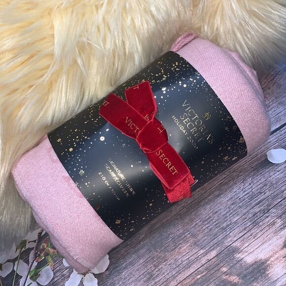 Victoria’s Secret Holiday 2020 Signature Stripes Scarf